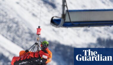 Lindsey Vonn airlifted to hospital after crashing out of Olympic downhill race | Lindsey Vonn