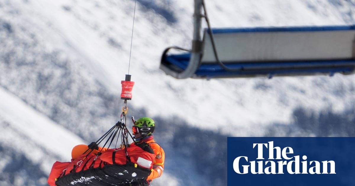 Lindsey Vonn airlifted to hospital after crashing out of Olympic downhill race | Lindsey Vonn