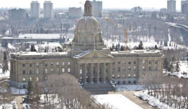 Thousands of Alberta government employees return to offices as hybrid work plan ends