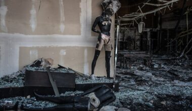 Mexicans and Canadians in Puerto Vallarta watch their step in a cartel war’s wreckage