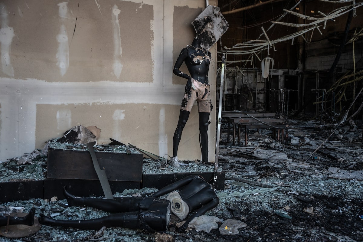 Mexicans and Canadians in Puerto Vallarta watch their step in a cartel war’s wreckage