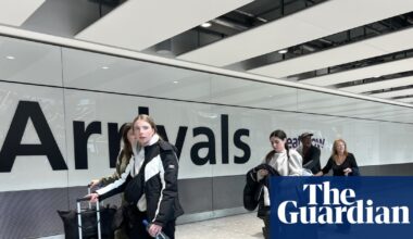 Heathrow isn’t crowded, it’s travellers walking on the wrong side, boss says | Heathrow airport