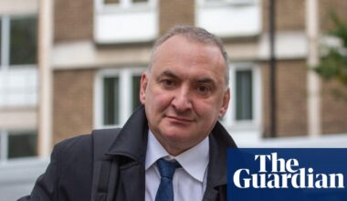 Starmer ousts cabinet secretary in clear-out of top team after Mandelson scandal | Civil service