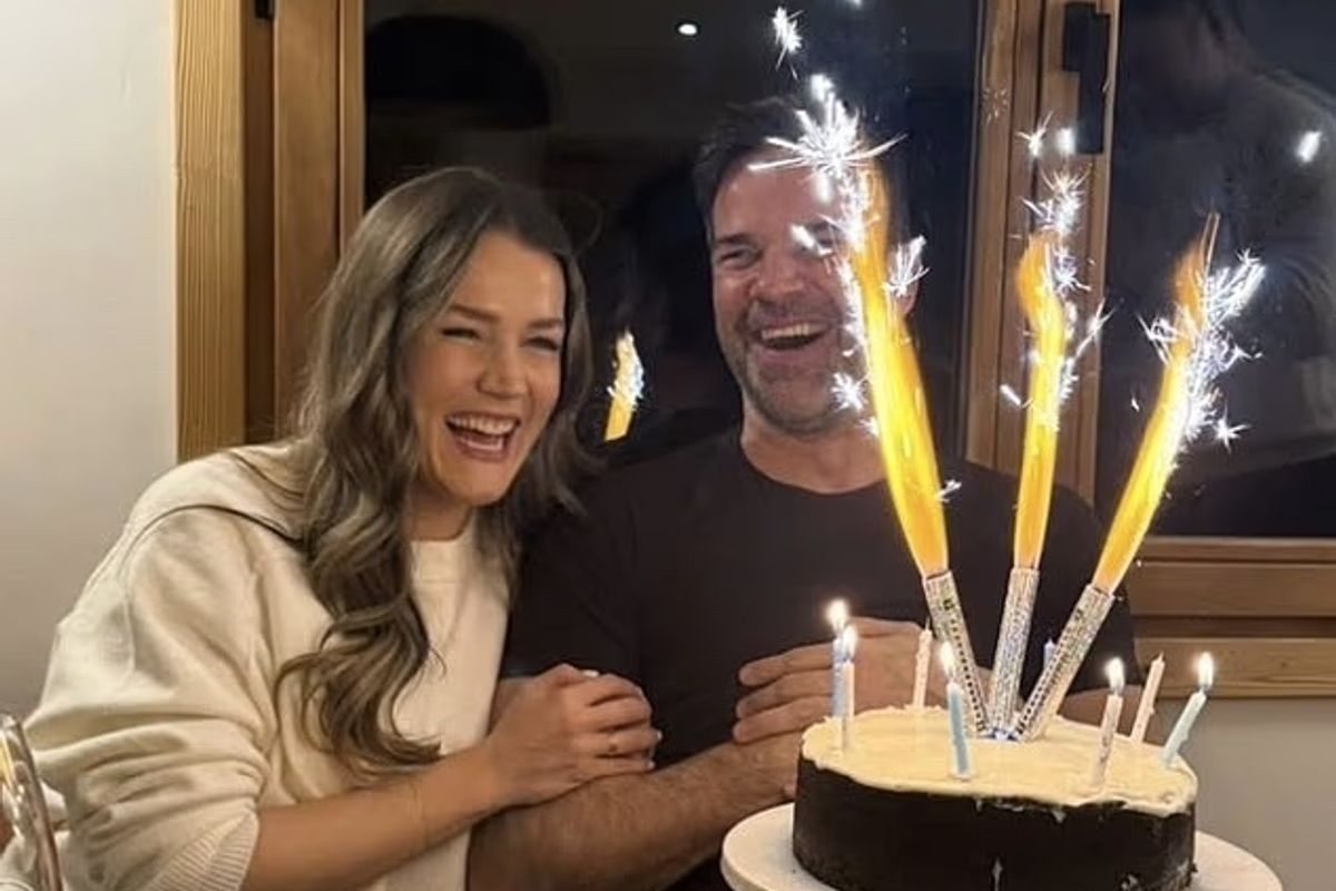 Gethin Jones and Pien Meulensteen smiling next to a birthday cake