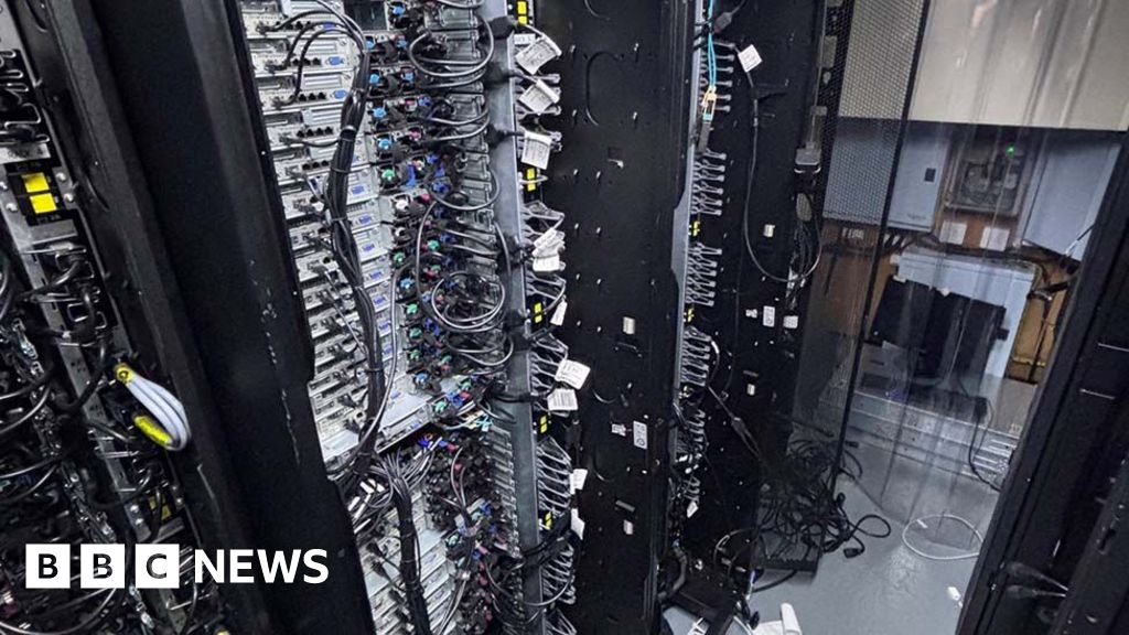 Four held in £3m illegal TV streaming raids - BBC