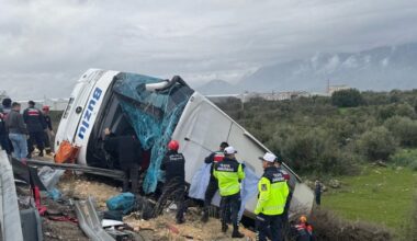 Bus crash in southern Türkiye kills 9, injures 26