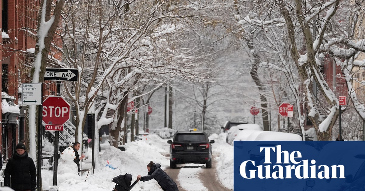 Weather tracker: US cities close schools and cancel flights amid heavy snowfall | US weather