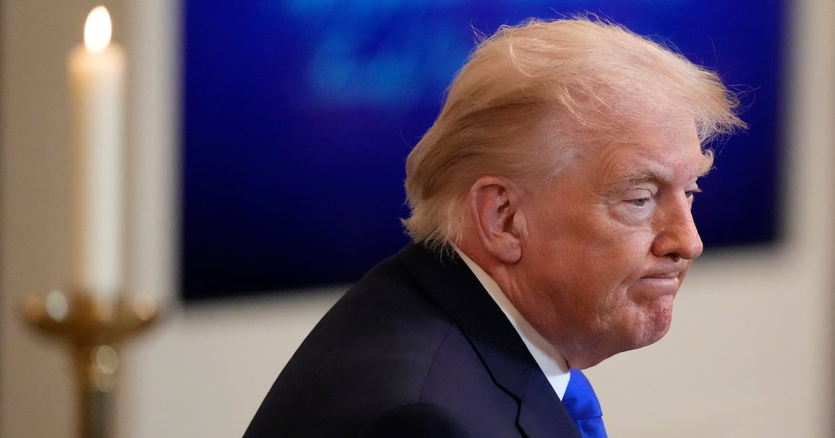 Trump to speak against backdrop of sliding polls