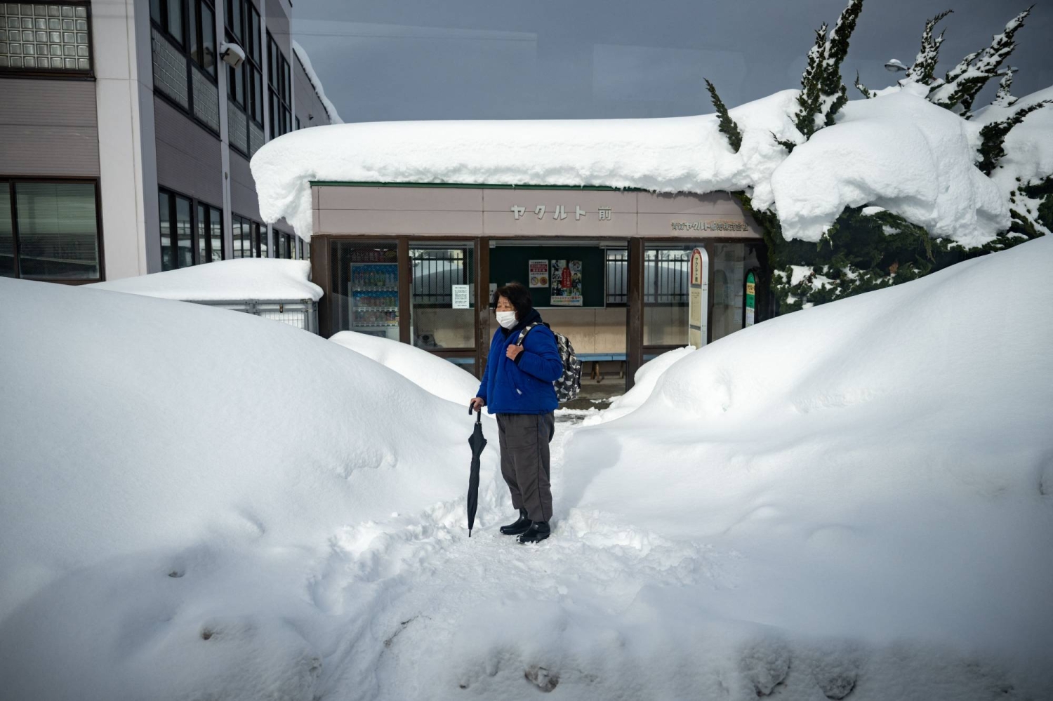 Japan warns of avalanches as snow deaths rise to 35