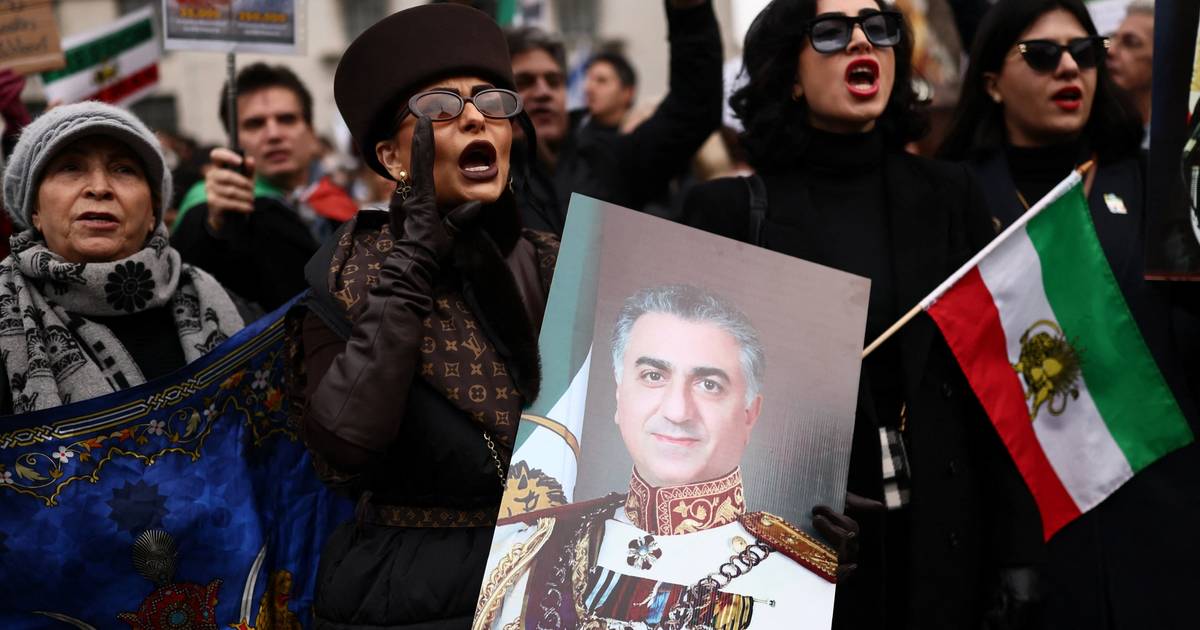 Leaked memo shows Iran Guards media plan to undermine exiled prince