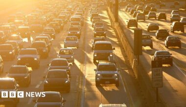 Traffic backs up on Interstate 405 during the morning commute at sunrise on January 15, 2026 in Los Angeles, California