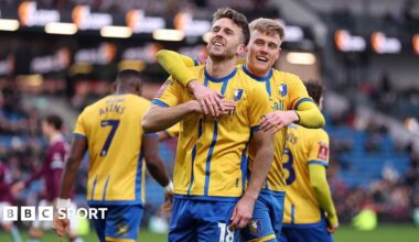 FA Cup: Burnley 1-2 Mansfield Town