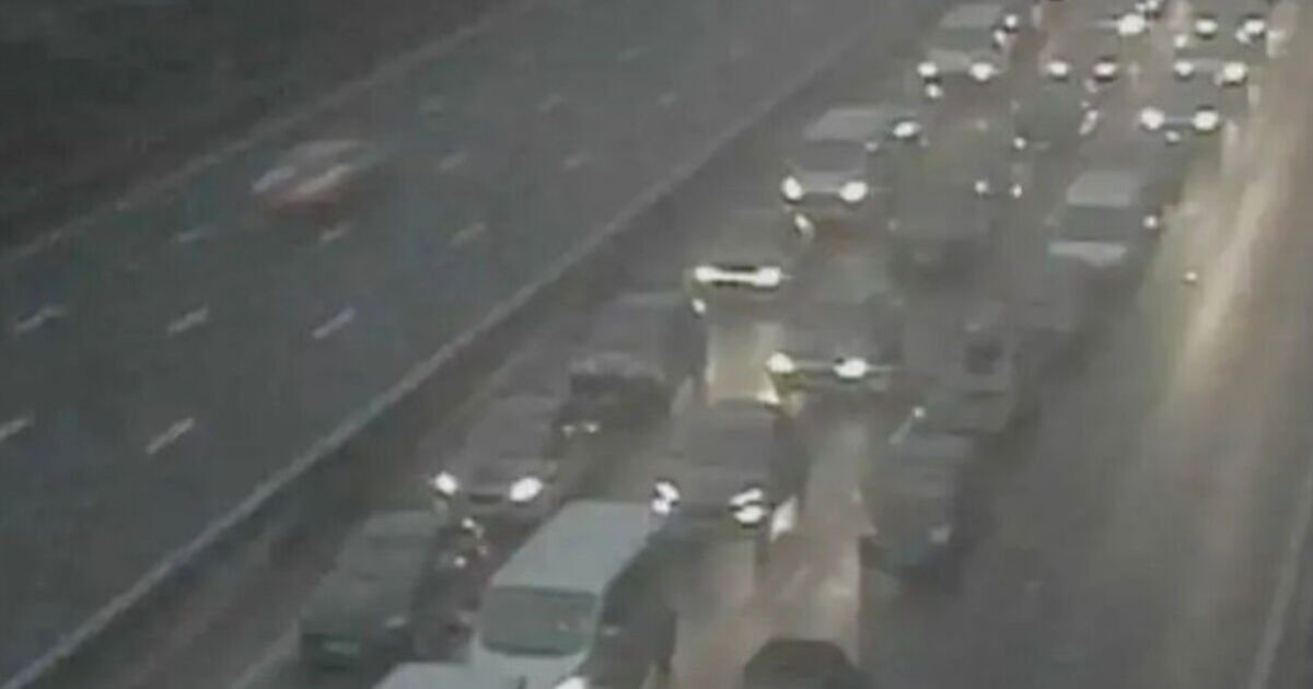 M3 traffic LIVE: Major motorway to be shut for hours as police and paramedics swarm area - Daily Express