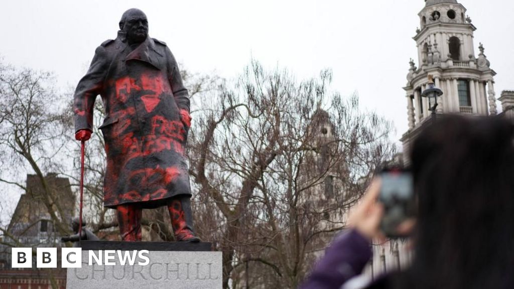 Man charged after Churchill statue defaced - BBC