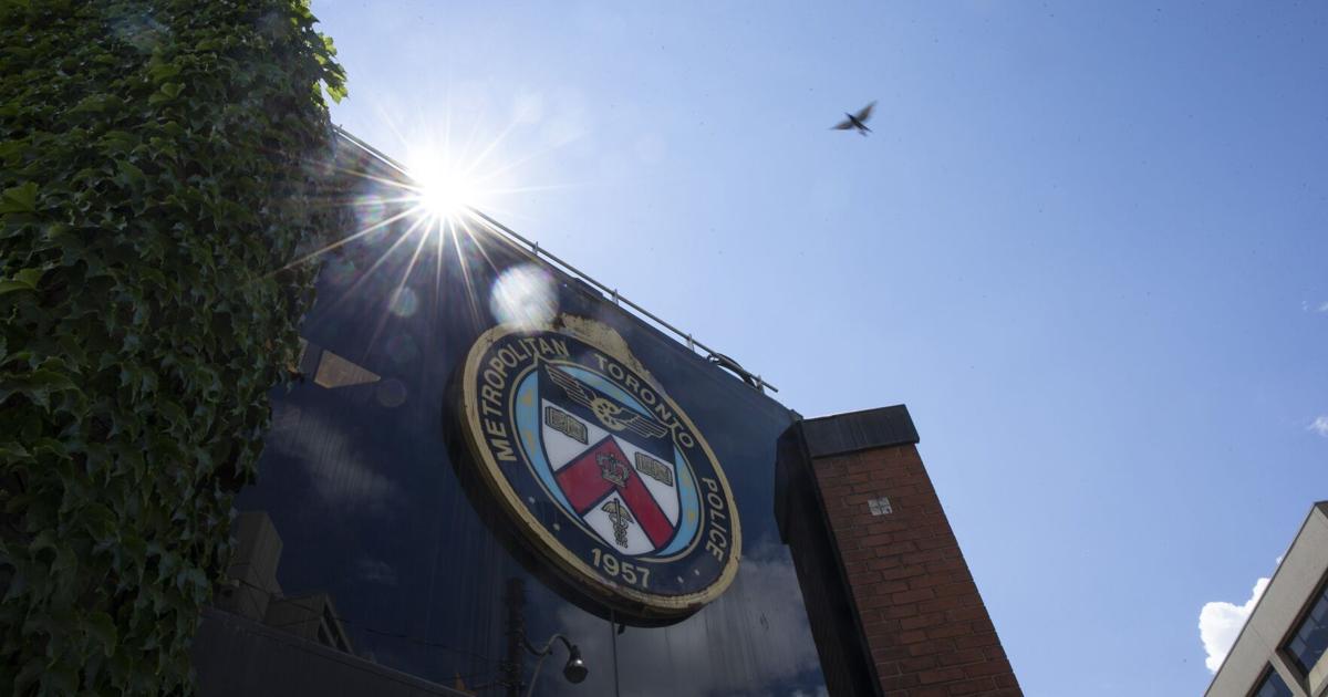 Toronto police officers arrested in organized crime, corruption probe - Toronto Star
