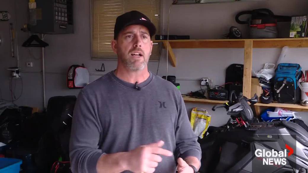 Click to play video: 'Avalanche warnings for Rockies comes after close call for sledders in Valemount'