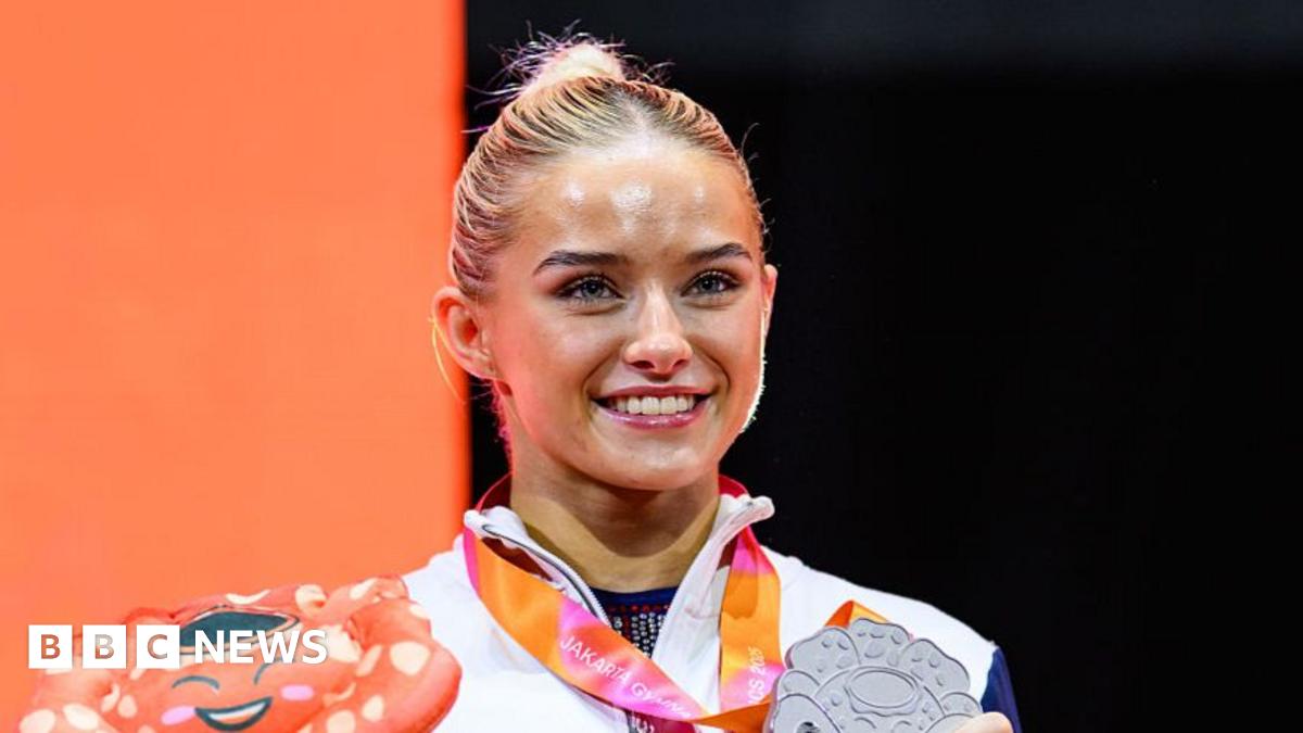 Headshot of Georgia Evans. Her hands framing her face