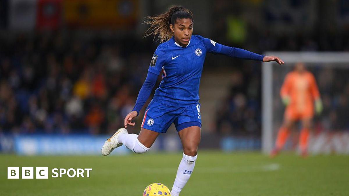 Catarina Macario playing for Chelsea