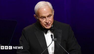 Les Wexner at a podium