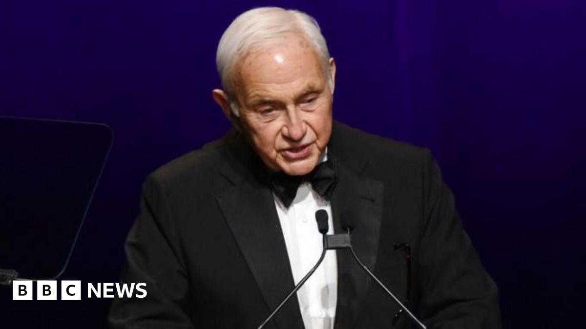 Les Wexner at a podium