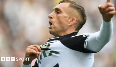 Gerard Deulofeu after tearing his anterior cruciate ligament