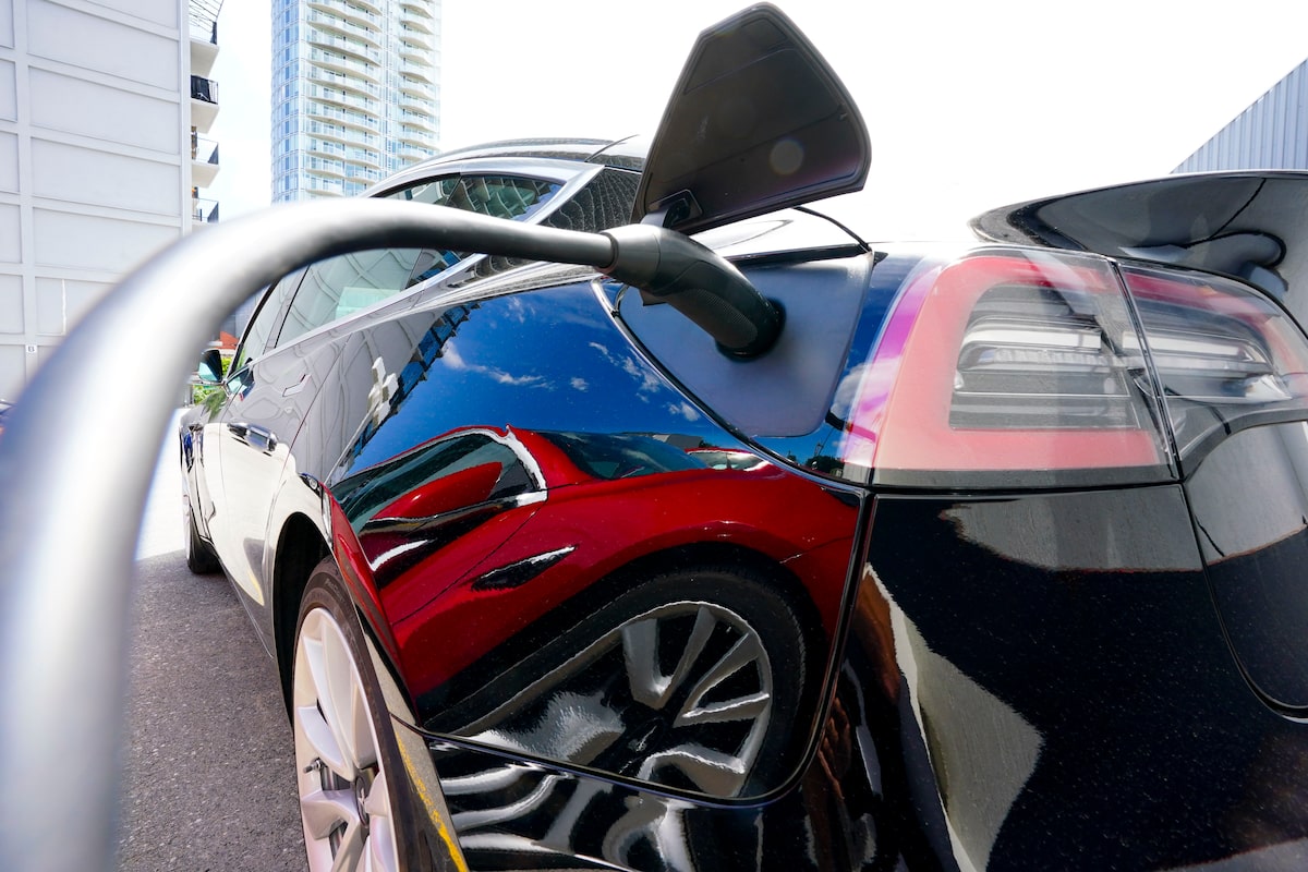 Federal government set to scrap zero-emissions vehicle mandate