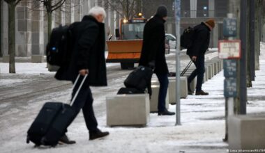 Berlin airport halts takeoffs, landings for second day