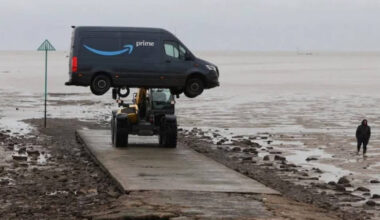 Amazon driver gets stuck on 'UK's deadliest path' after following satnav into Thames Estuary