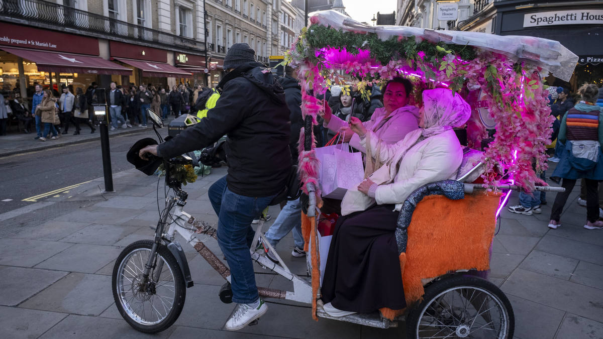 Pedicab riders to be banned from blaring music and ripping off Londoners as TfL regulates industry