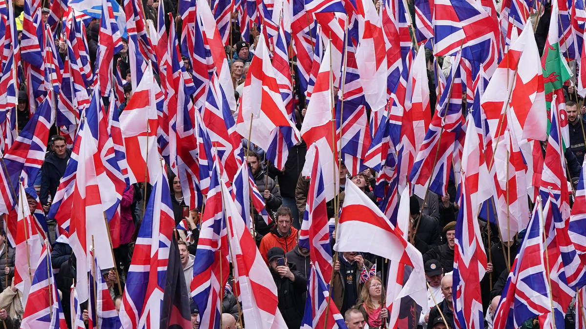 11 arrests made in Britain First march as far-right protesters descend on Manchester
