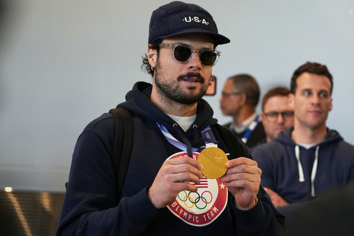 Leafs get back to trying to salvage their season, while Matthews, Team USA visit the White House