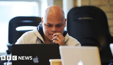 Canada Conservative leader dismisses MP's 'hissy fit' remark over US relations - BBC