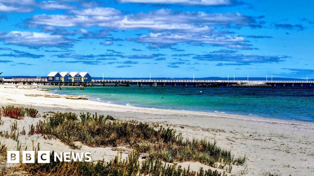 'Brave' boy, 13, swims 4km to save family stranded off Australia coast - BBC