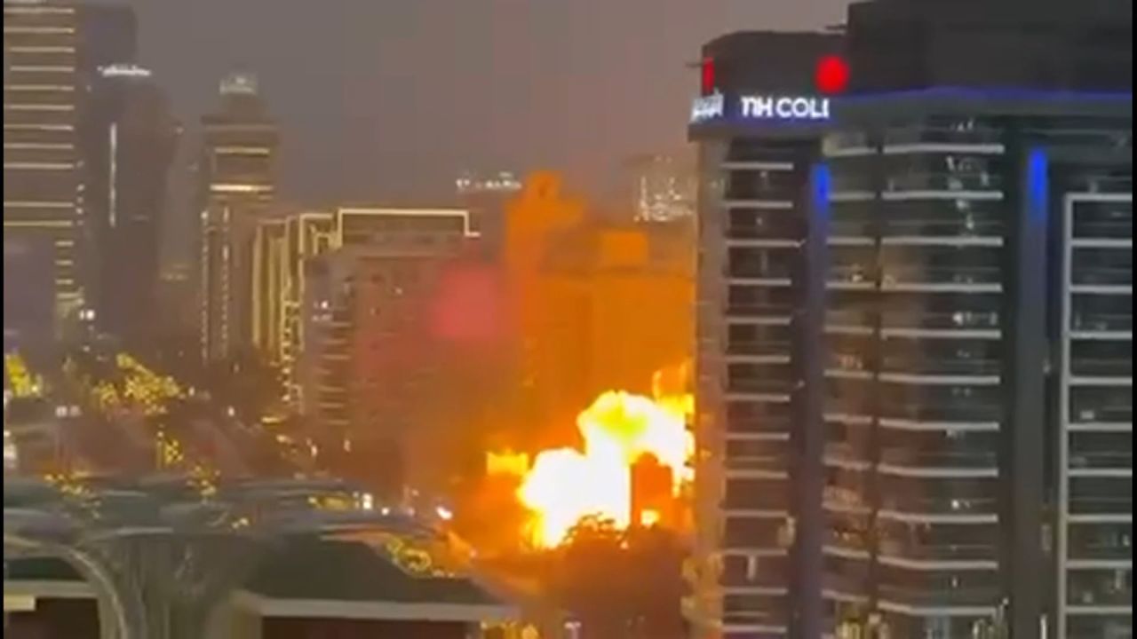 <p>Videos verified by CNN show the moment what appears to be a drone dives towards the ground in Dubai's luxurious Palm Jumeirah district, before a explosion rocks the Fairmont Hotel, leaving it in flames.</p>