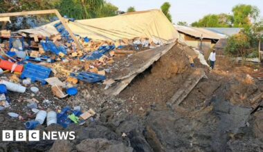 South Sudan conflict: MSF says staff missing after air strikes hit hospital in Jonglei - BBC