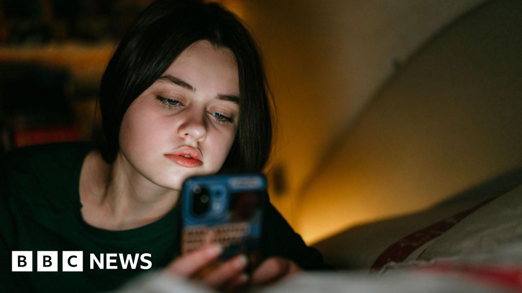 AI chatbots give inaccurate medical advice says Oxford Uni study - BBC