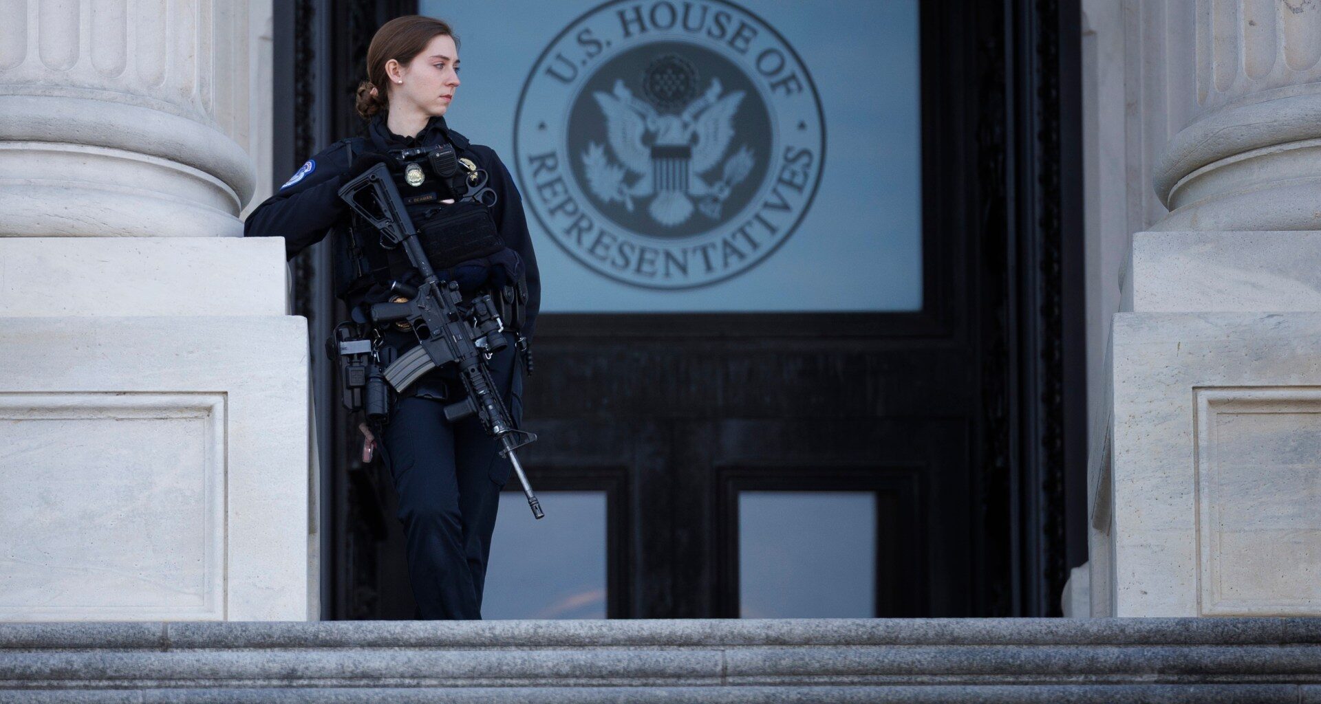 Police arrest man with shotgun running towards US Capitol building | Police News