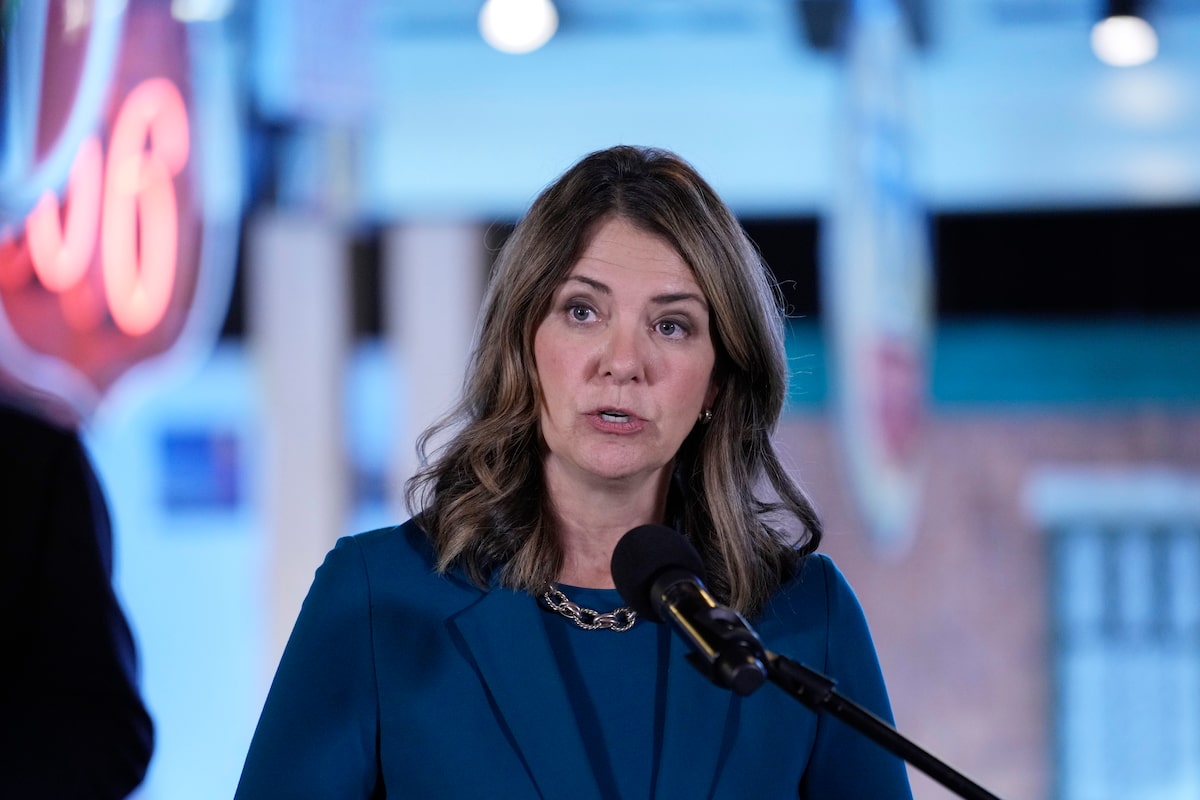 Alberta Premier defends fall referendum plans