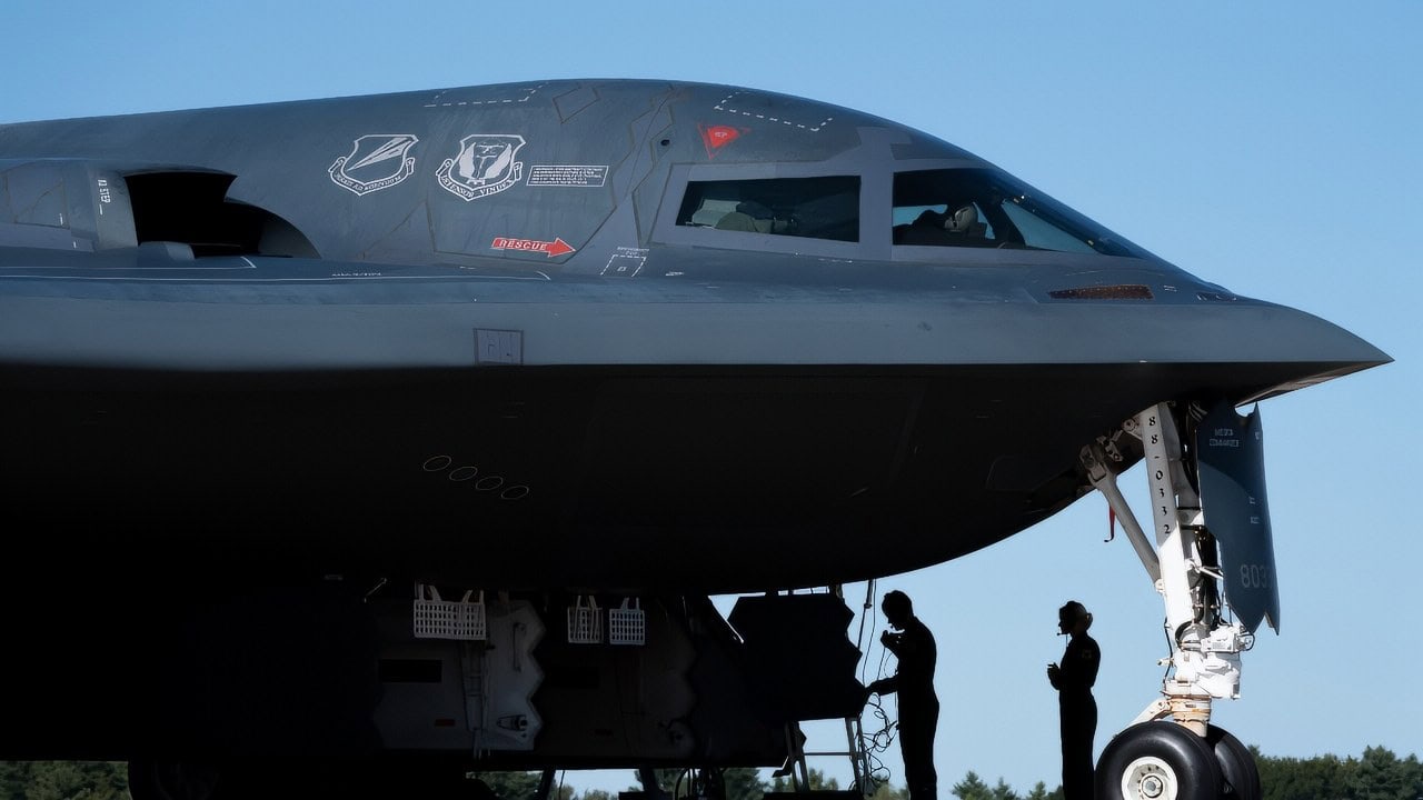 A U.S. Air Force pilots assigned to the 393rd Bomb Squadron prepare a B-2 Spirit aircraft for hot-pit refueling at Pease Air National Guard Base, New Hampshire, Sept. 20, 2025. The aircraft is the first operated by the 509th Bomb Wing to land at Pease ANGB, formerly Pease Air Force Base, since the 509 BW, formerly 509th Bombardment Wing, was stationed at Pease AFB and the active-duty base closed nearly 35 years ago. The lineage of the 509th BW traces back to the World War II Era when the 509th Composite Group dropped the atomic bombs on Japan. (U.S. Air Force photo by Staff Sgt. Joshua Hastings)