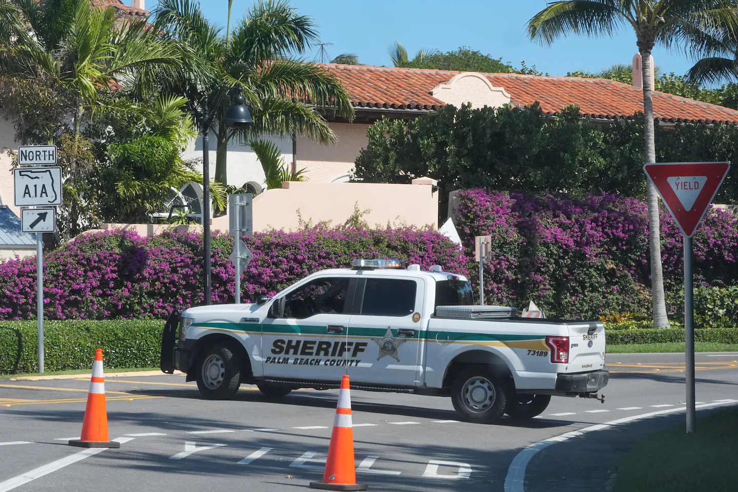 Armed man shot and killed inside Mar-a-Lago perimeter, Secret Service says - The Washington Post