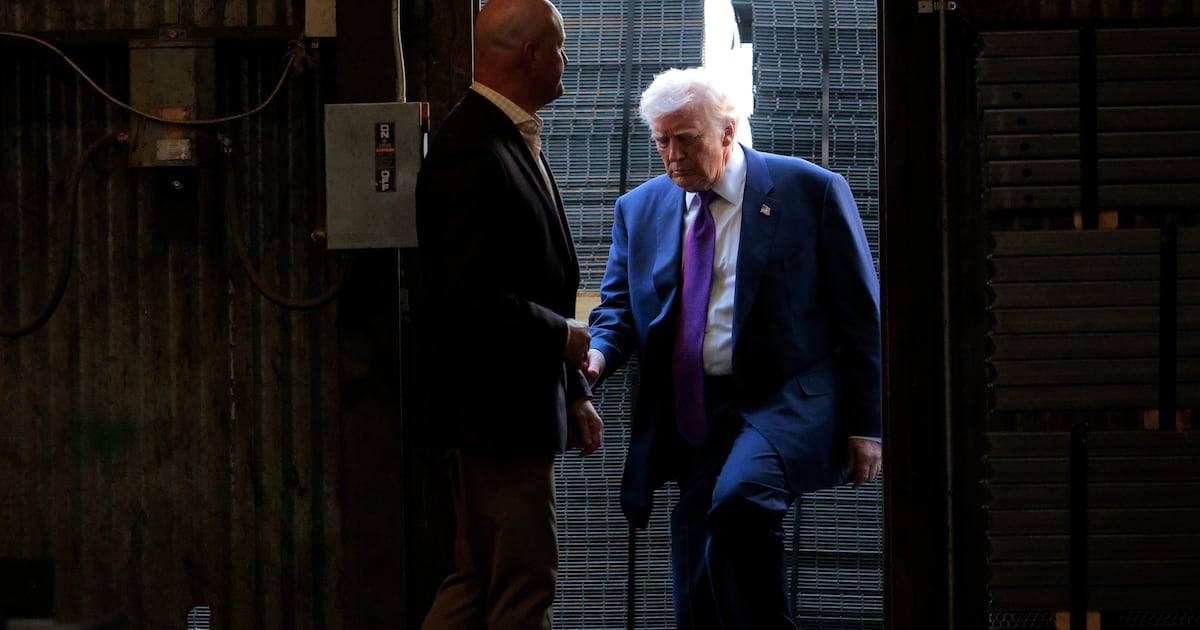 Trump Leaks Disastrous Economic Figure in Typo-Filled Post