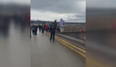 Pattullo Bridge closes early after people started to climb up the arch - BC