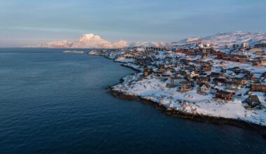 Danish military evacuates U.S. submariner who needed urgent medical care off Greenland - CTV News
