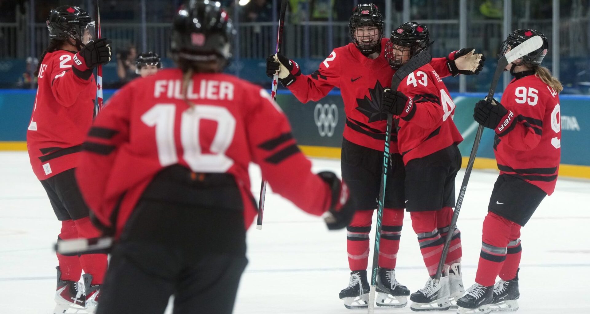 Team Canada’s Claire Thompson raises arms and stick to celebrates her goal with teammates Sophie Jaques, Sarah Fillier, Kristin O’Neill, and Daryl Watts.