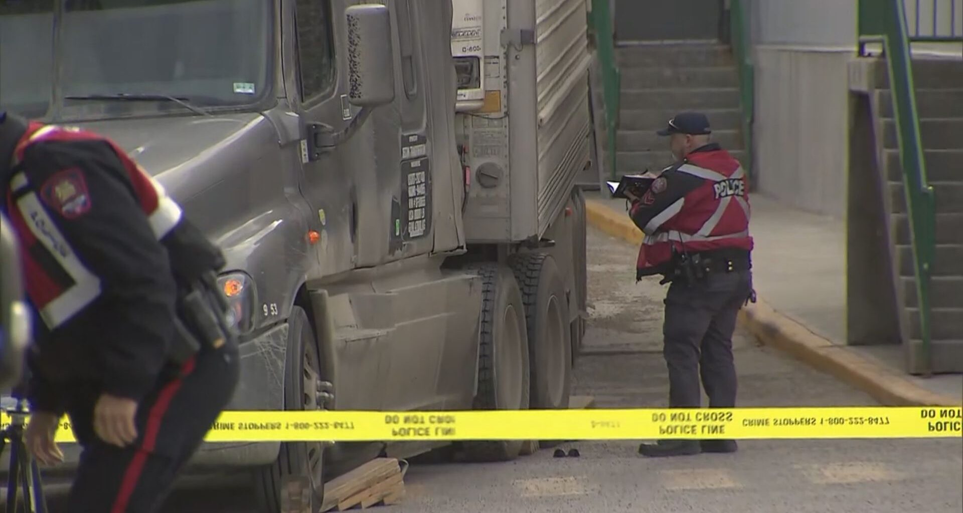 Man in 70s dies in NW Calgary collision with semi; 2nd traffic fatality in 24 hours