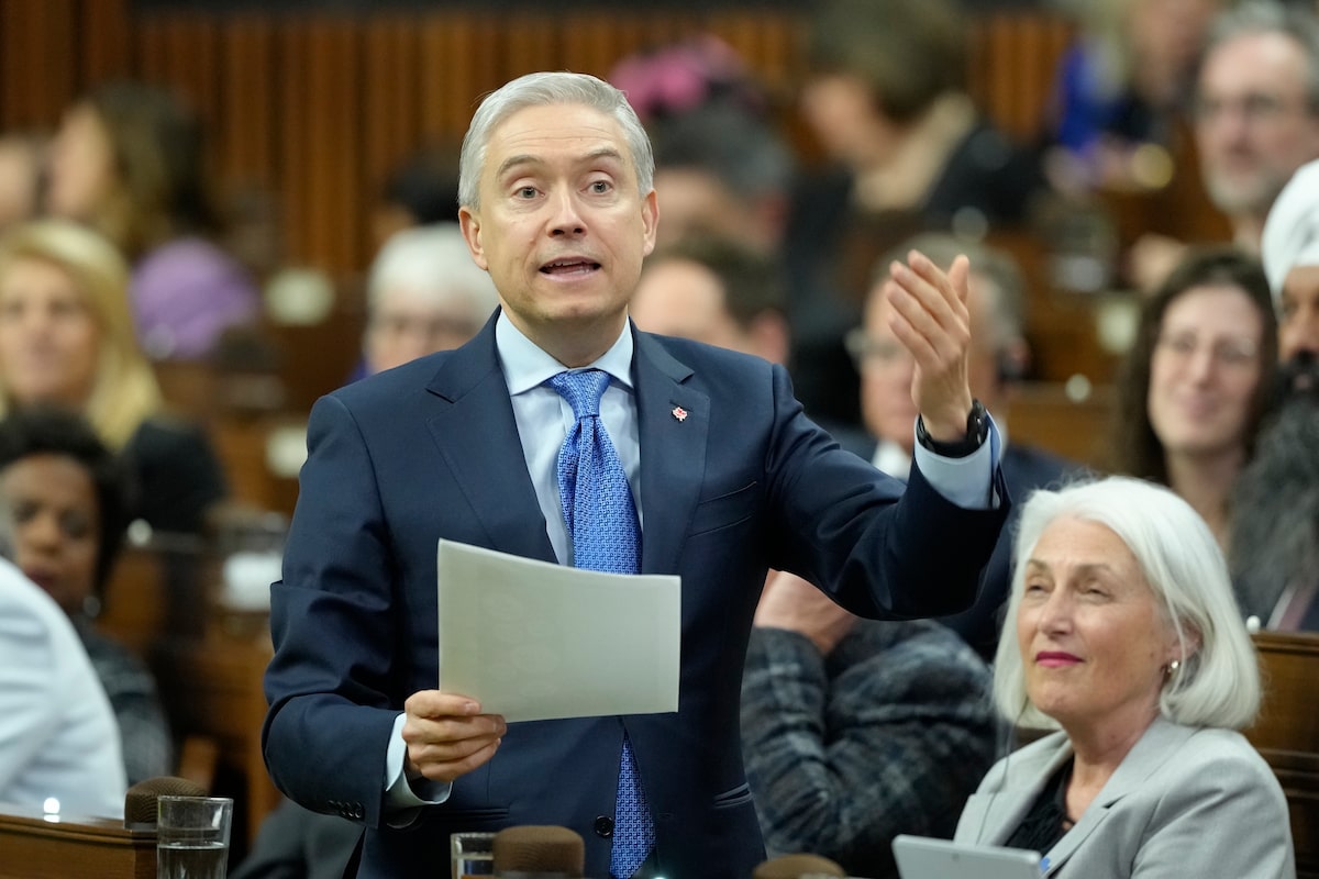 Ottawa in talks with Conservatives to amend budget bill