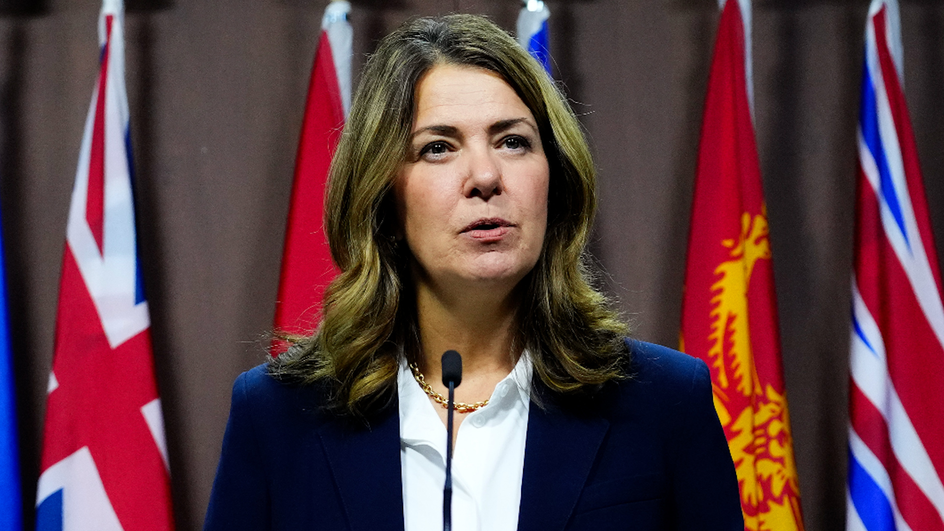 Click to play video: 'Alberta Premier Smith says provinces ‘have the right’ to send labour unions back to work'