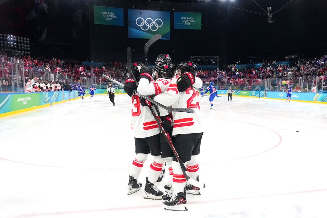 Team Canada celebrate with Kristin O'Neill 