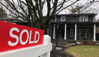 Homeowners in Toronto, Vancouver showing signs of mortgage stress: CMHC