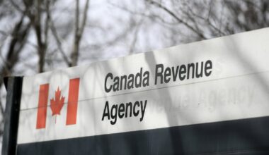 Canadians sitting on $2B in uncashed federal cheques